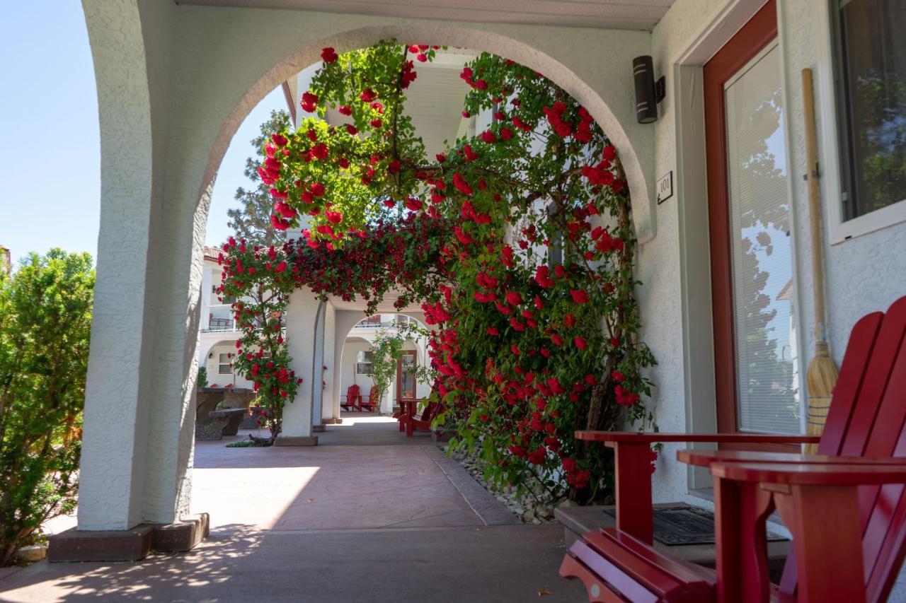 Sandy Beach Suites Osoyoos Eksteriør billede