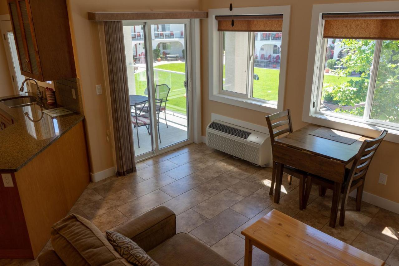 Sandy Beach Suites Osoyoos Eksteriør billede